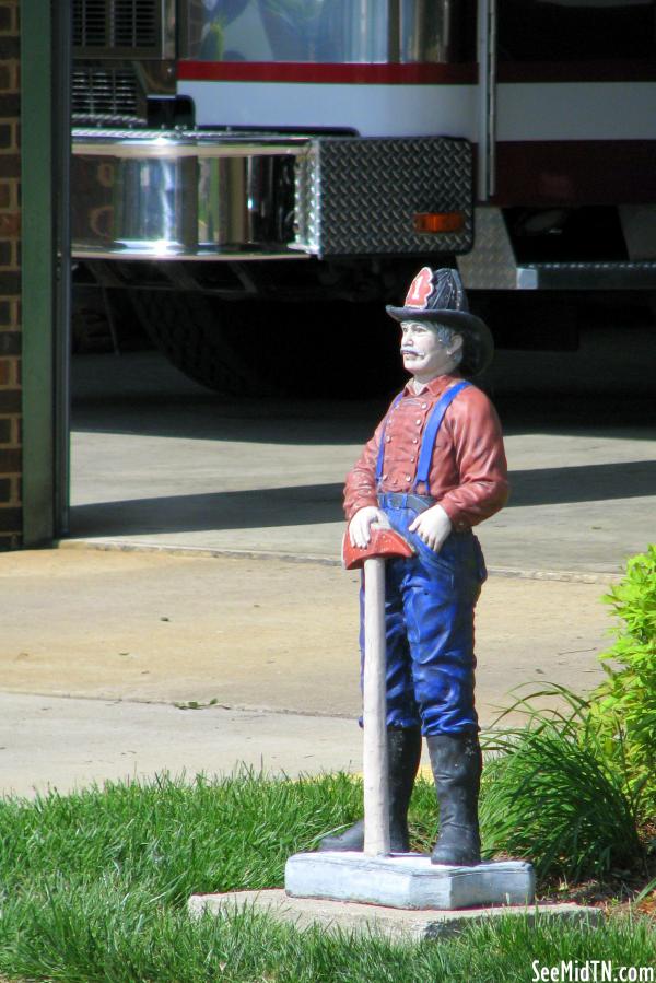 Gallatin: Fireman Statue