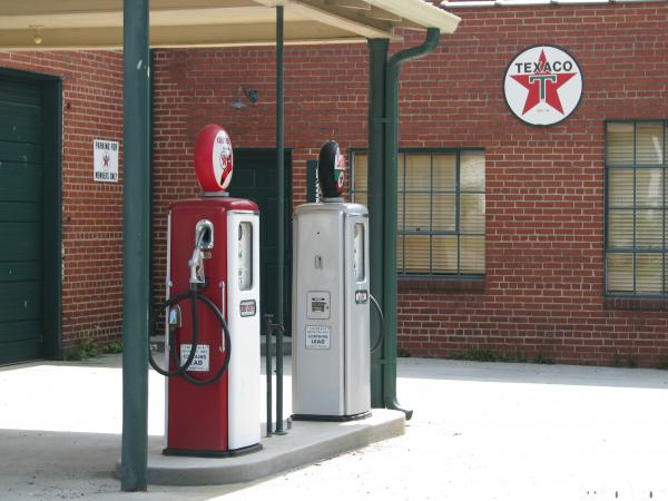 Vintage Texaco Gas Pumps - Wartrace