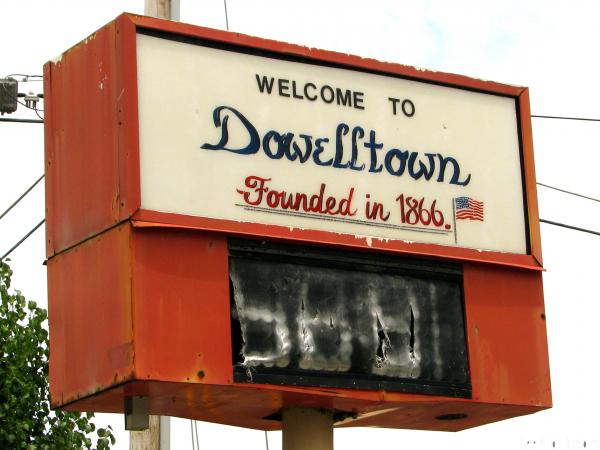 Welcome to Dowelltown sign