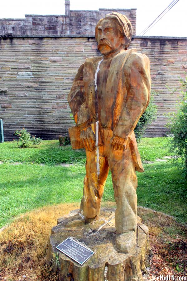 Mark Twain Chainsaw Carving - Jamestown, TN