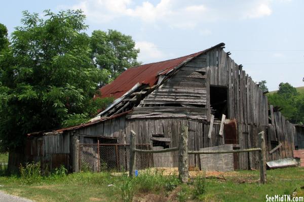 Old Barn at Old Lynnville
