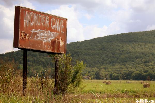 Wonder Cave, an old sign pointing to