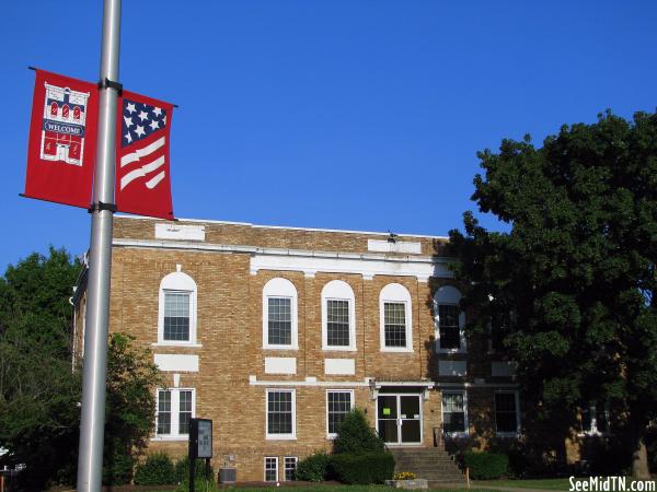 Hickman County Courthouse (2008 version with town banner)