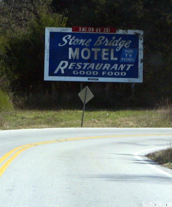 Stone Bridge Motel sign