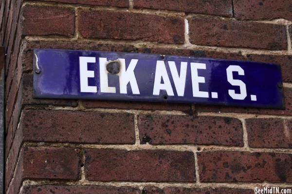 Elk Ave. S. street sign