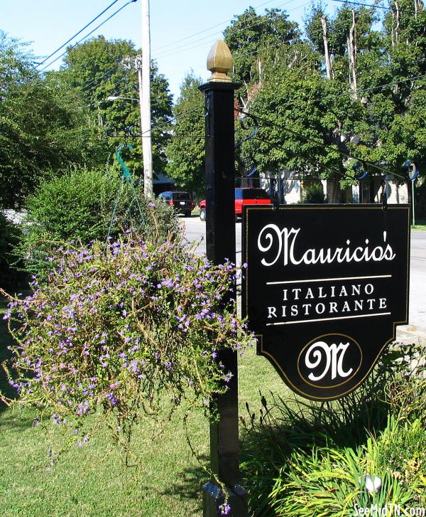 Mauricio's Italian Restaurant sign - Cookeville, TN