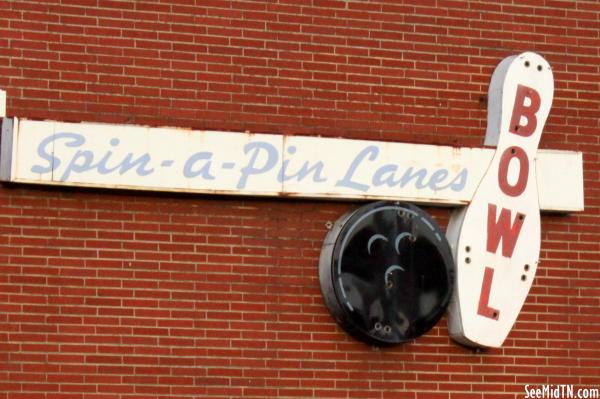 Spin-a-pin Lanes neon sign - Springfield, TN