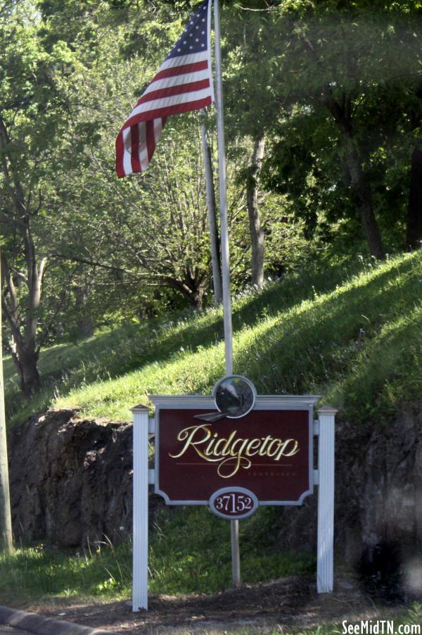 Ridgetop sign 37152 along US41