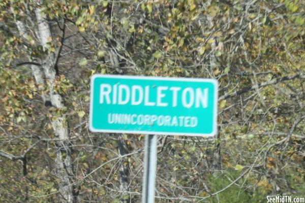 Riddleton town sign