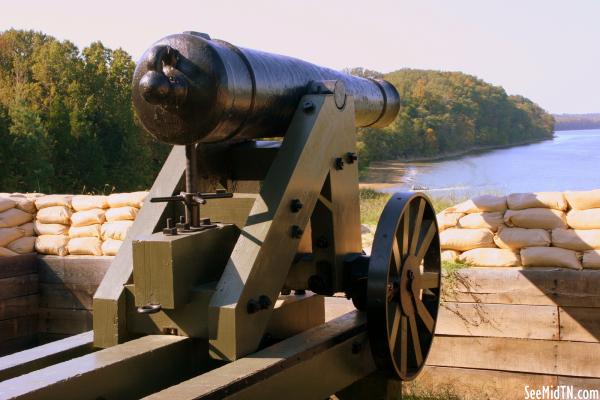 Fort Donelson Cannon