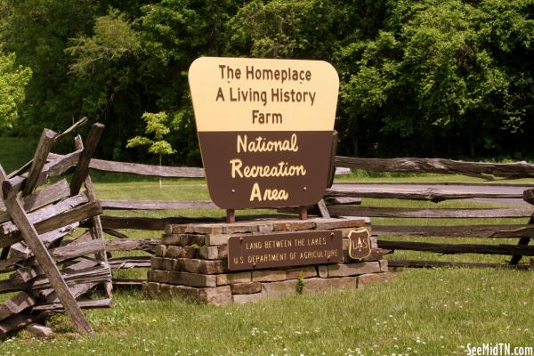 Land Between the Lakes Homeplace sign