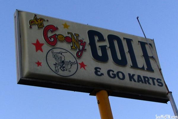 Sir Goony Golf sign