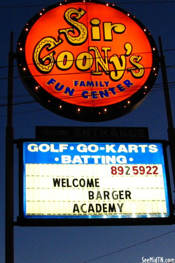 Sir Goony's Family Fun Center sign