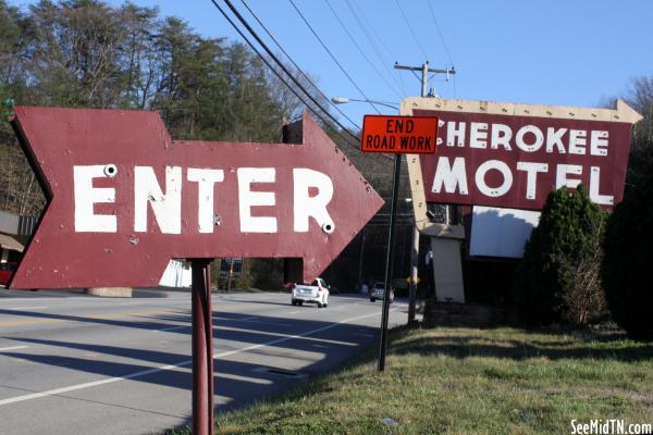 Cherokee Motel & Enter Sign