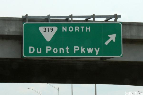 Du Pont Pkwy sign TN319