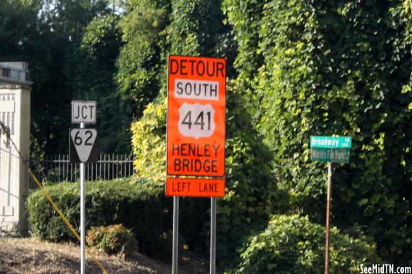 Henley Bridge Detour sign