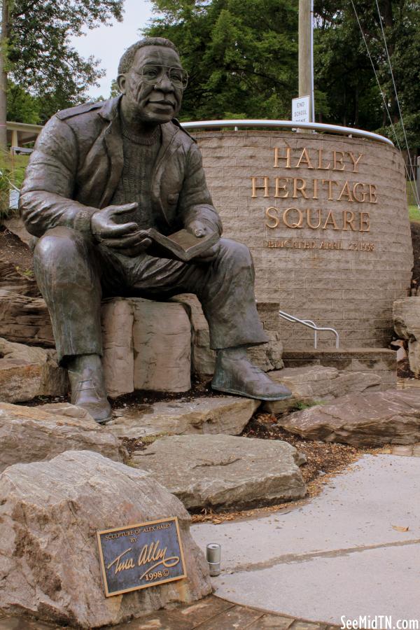 Haley Heritage Square, Alex Haley statue