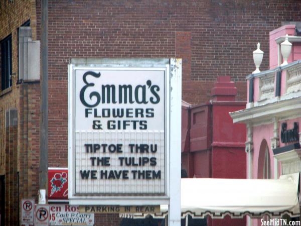 Emma's Flowers sign