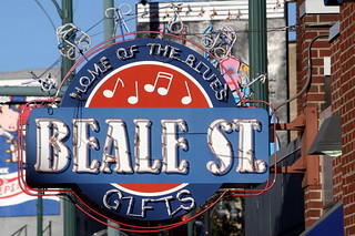 Beale St., Walking in Memphis
