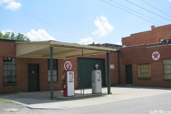 Vintage Texaco Gas Pumps - Wartrace