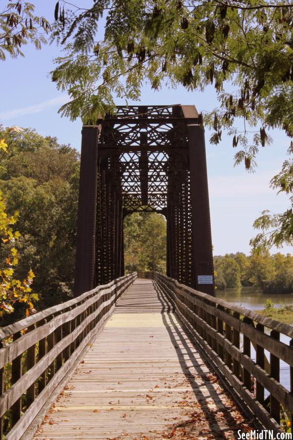 Cumberland River Bicentennial Trail bridge