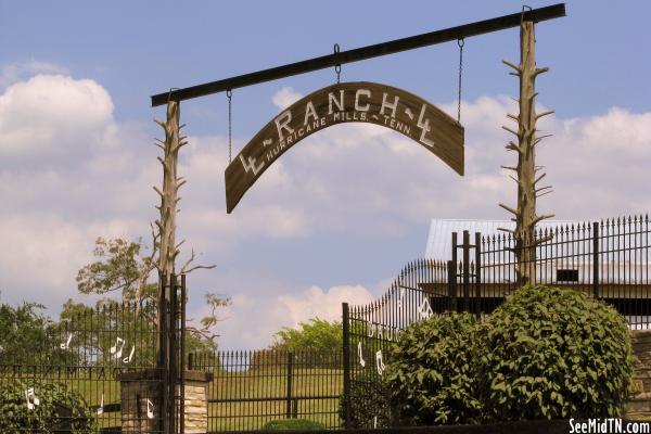 Loretta Lynn Dude Ranch - Mansion entrance