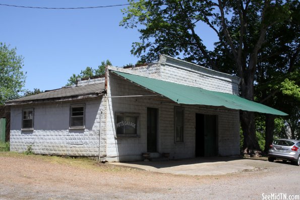 Cross Plains: Pitt's Garage