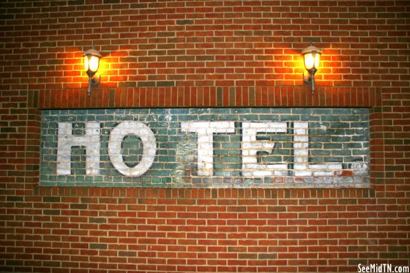 HOTEL. - McMinnville, TN