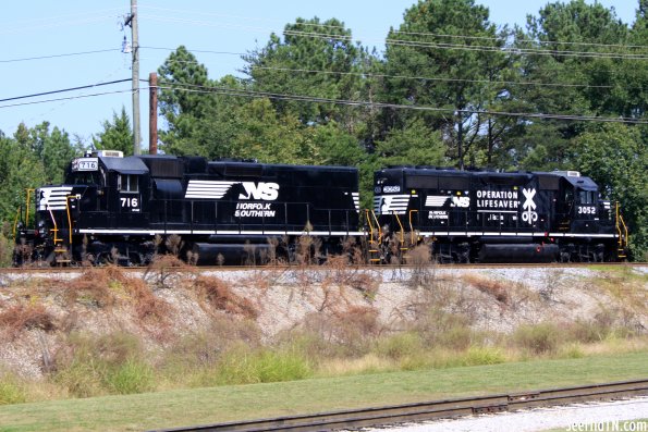 Norfolk Southern 3052 & 716