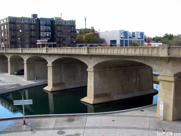 Clinch Ave over World's Fair Park water