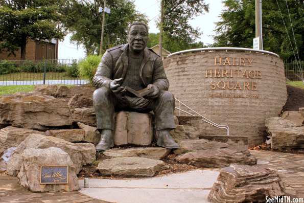 Haley Heritage Square, Alex Haley statue