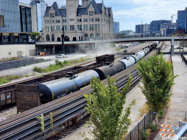 Gulch trains carrying replacement track