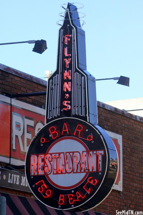 Flynn's Bar &amp; Restaurant neon sign
