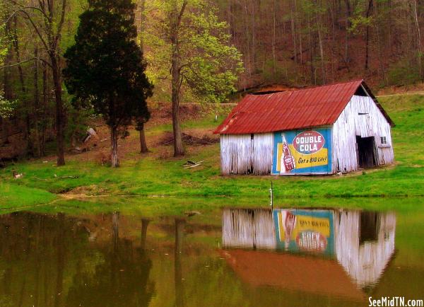 Double Cola barn