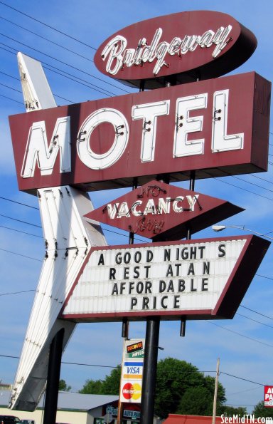 Bridgeway Motel sign