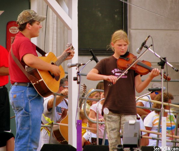 Random young fiddler contestant