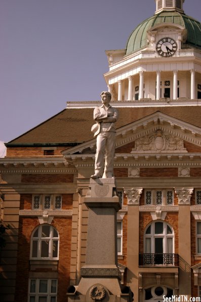 Courthouse and Sam Davis Statue