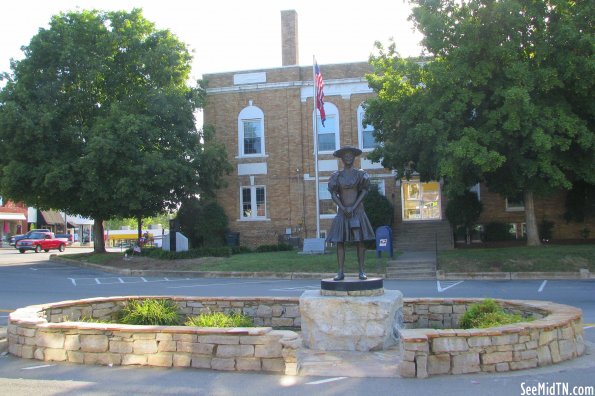 Minnie Pearl Statue (2008)