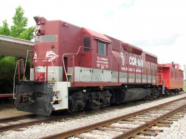 L&amp;N Train Station: RJ Corman Locomotive