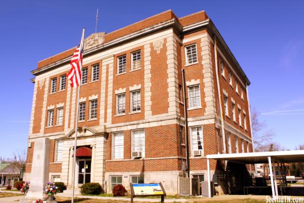 Perry Co. Courthouse - Linden, TN