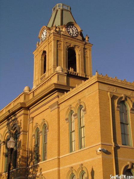 Robertson Co. Courthouse before dusk