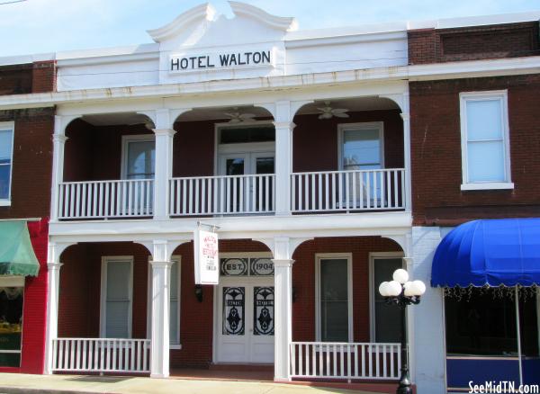 Hotel Walton - Carthage, TN