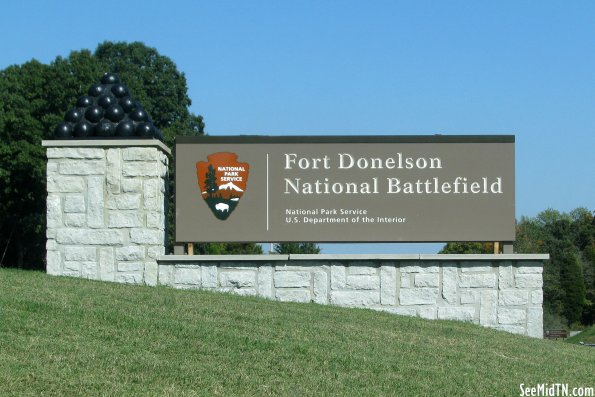 Fort Donelson entrance sign