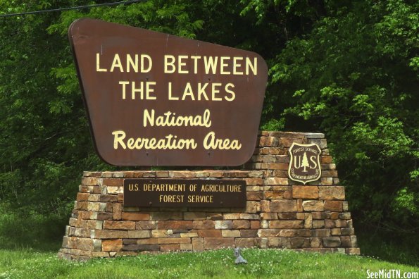 Land Between the Lakes entrance sign