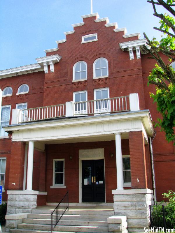 Trousdale Co. Courthouse front entrance