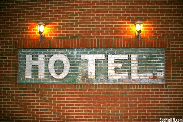 HOTEL. - McMinnville, TN