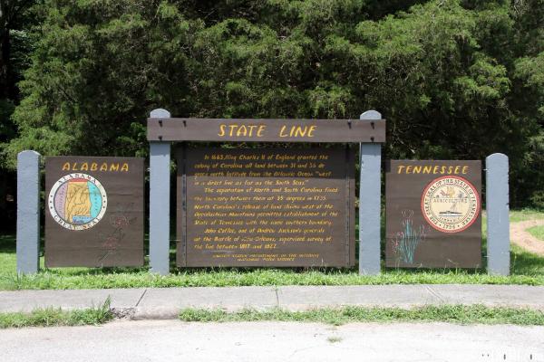 Natchez Trace Parkway State Line Marker