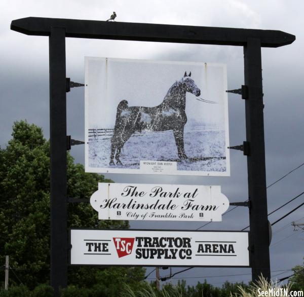 Harlinsdale Farm Park entrance sign