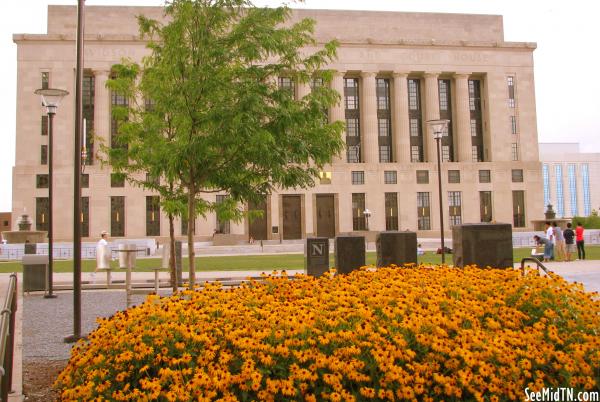 Davidson County Courthouse landscaping