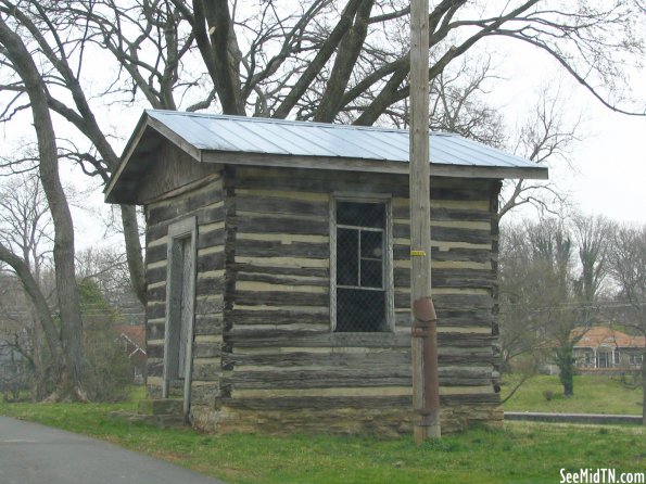 Log outbuilding at Sunnyside Mansion